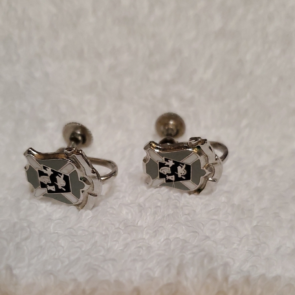 Silver Heraldic Necklace Set with Intricate Designs - Picture 2 of 8